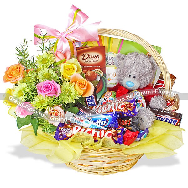 Радужная фантазия - корзина подарочная с цветами и конфетами